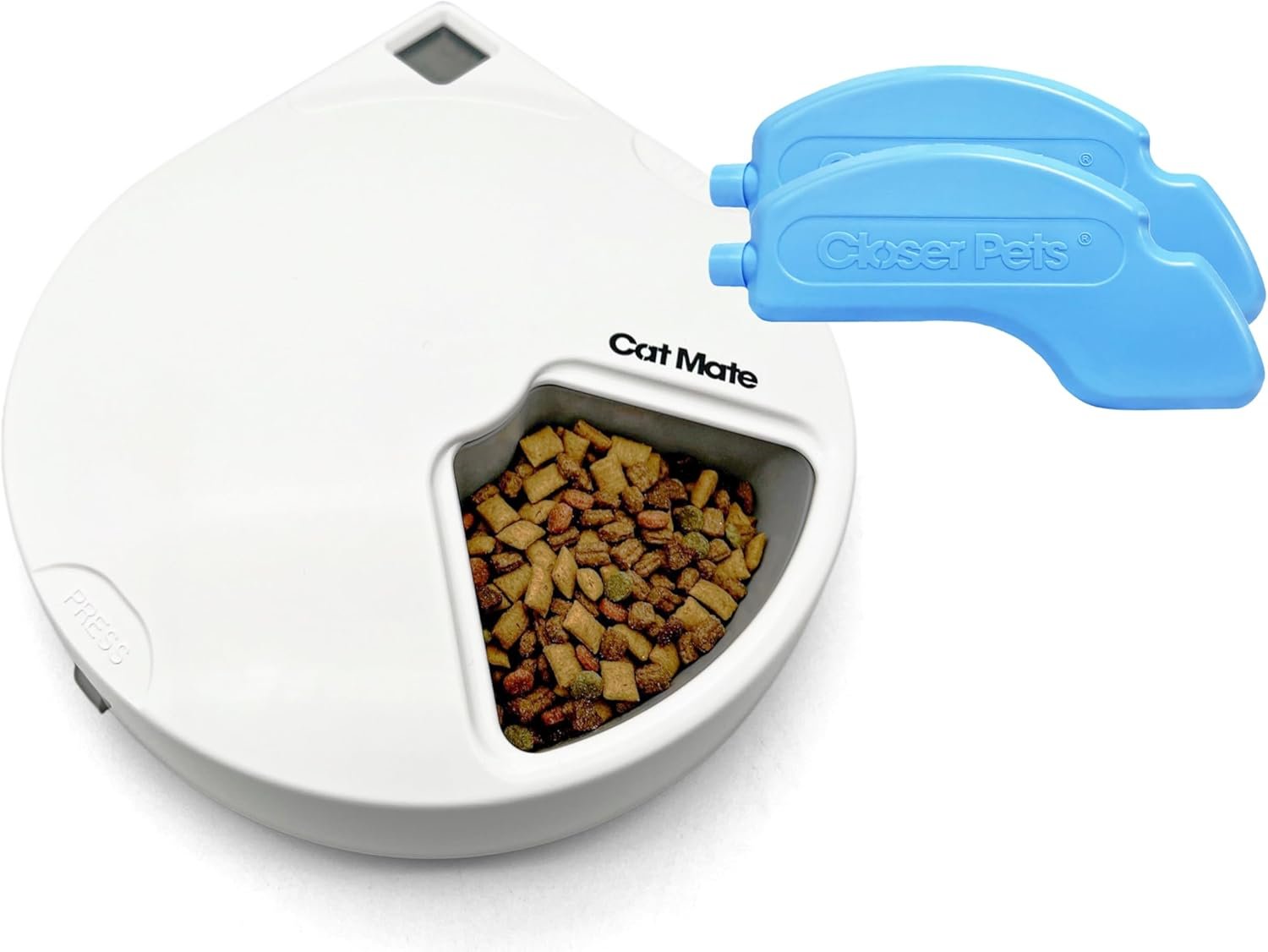 The Cat Mate C500 Automatic Pet Feeder features a rotating tray with five separate compartments to hold dry or wet cat food. The feeder comes with two blue ice packs to keep wet food fresh for longer. Its sleek, circular white design has a transparent lid for monitoring the food inside. The digital timer allows precise meal scheduling, ensuring your pet is fed even when you’re not home.